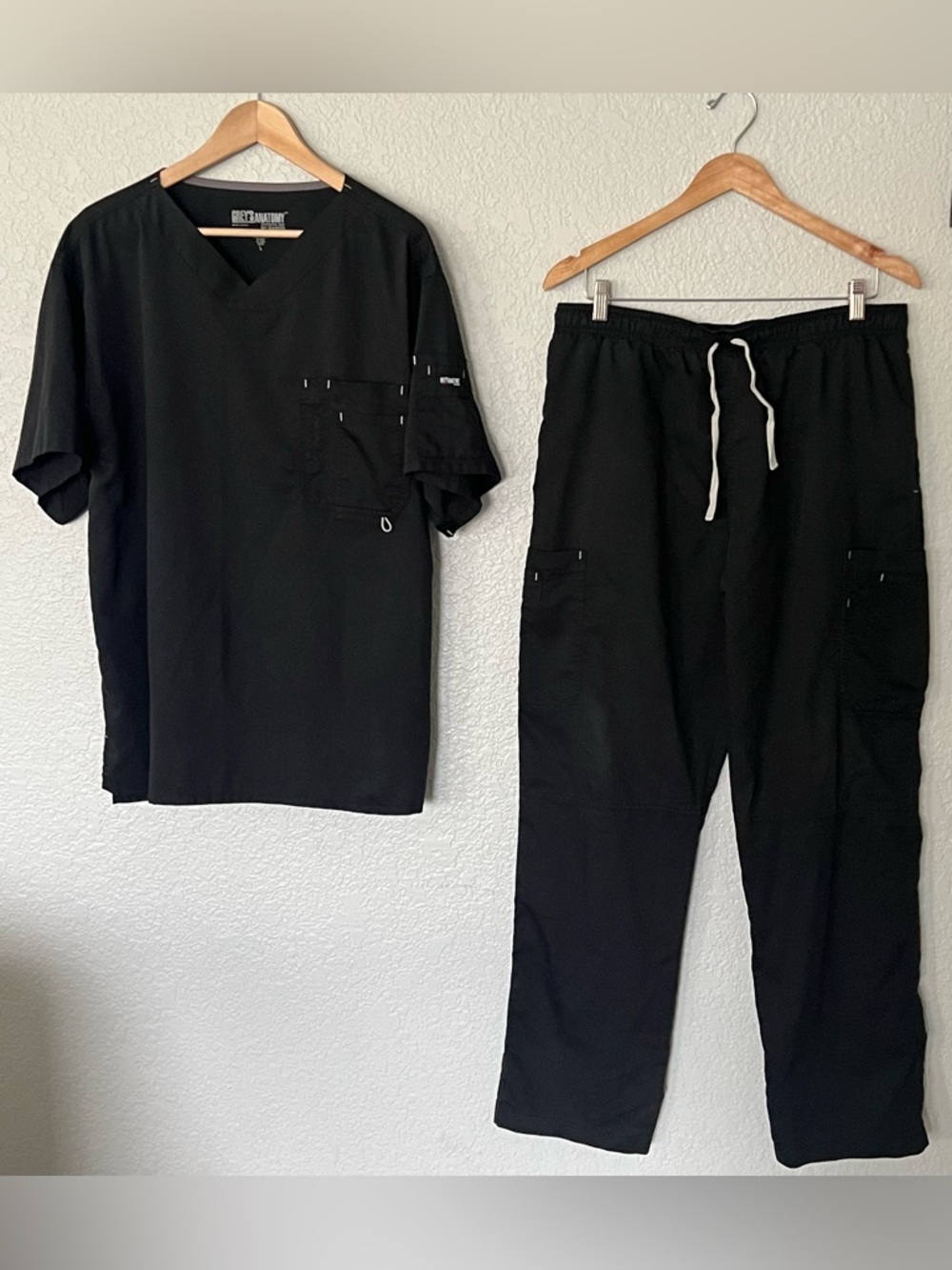 Greys Anatomy Preston Men's size L Black Scrub Top + Pants with Drawstring